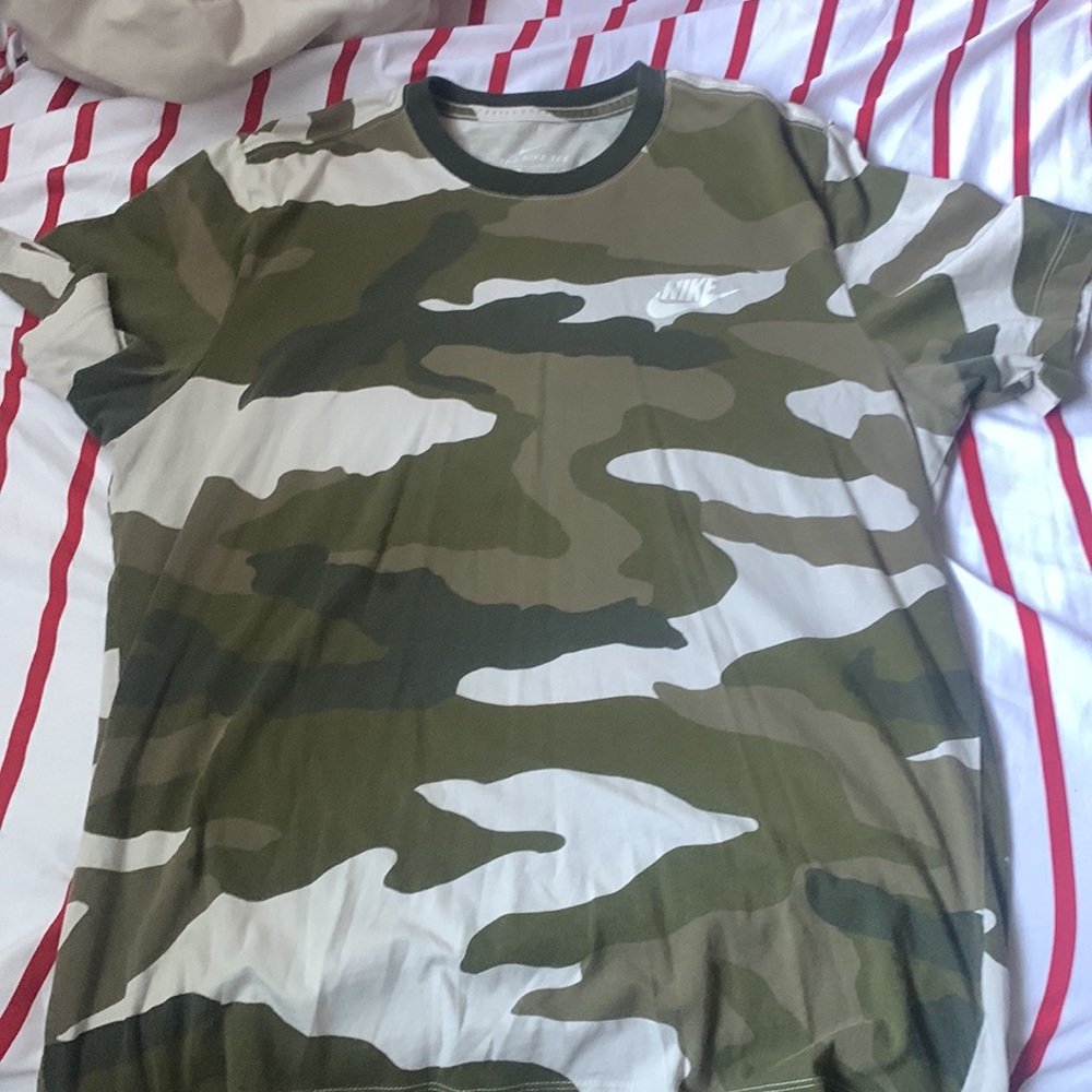 Nike tee - Picture 2 of 3